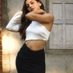 Alaya F Instagram - Always trying to catch the sun, even when it’s 35° outside 🥵🫠 Photos by @trishasarang Styled by @sanamratansi assisted by @ankitha_chauhan @sr_styleco Hair by @souravv_roy_ Make up by @divyashetty_ Outfit - @labelmanikananda Cuffs and rings - @rafthelabel