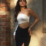 Alaya F Instagram - Always trying to catch the sun, even when it’s 35° outside 🥵🫠 Photos by @trishasarang Styled by @sanamratansi assisted by @ankitha_chauhan @sr_styleco Hair by @souravv_roy_ Make up by @divyashetty_ Outfit - @labelmanikananda Cuffs and rings - @rafthelabel