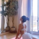 Alaya F Instagram - Had a fun morning with @pujiwoo attempting 108 Surya Namaskars (for the first time ever!😋) with no fan, no AC and lots of hopping and sweating 🥵 I was so over confident at the start but it was actually so hard😅 Ashtanga Surya Namaskar A , 108 in 50 minutes