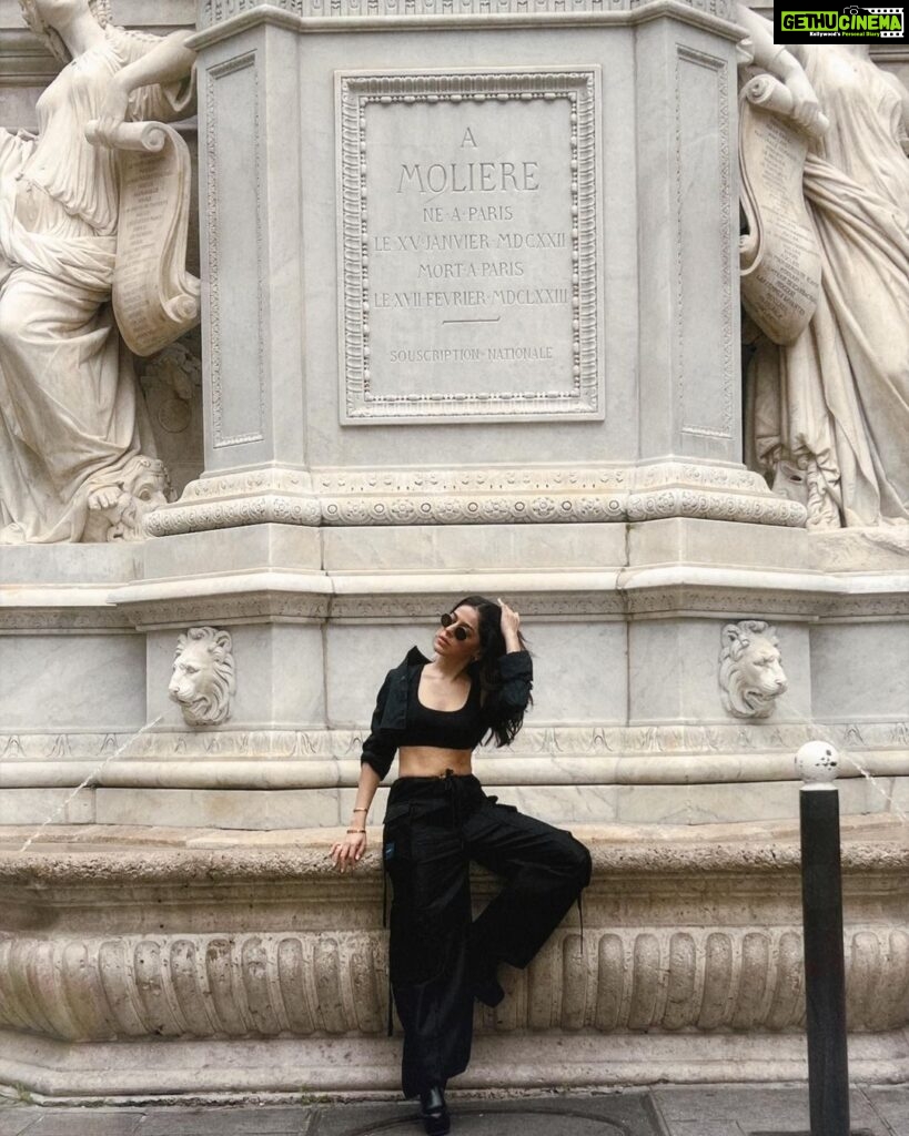 Alaya F Instagram - Posed at a fountain, made croissants and met old friends 🥰 Styled by @mohitrai with @shubhi.kumar Assisted by @muskanduaaa Shirt: @miakee.official Pants: @politesociety_official