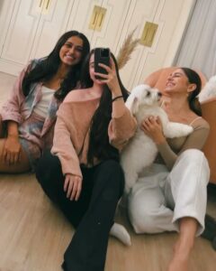 Alaya F Instagram - Holidays, yoga, the gym, art, friends and food💕 #dump