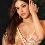 Alaya F Instagram - Be nice or leaf 😋🍃 Photographer @visualaffairs_va Styled by : @mohitrai with @shubhi.kumar assisted by @muskanduaaa Make up by @mitalivakil Hair by @hrishidoeshair Outfit : @rohitbalofficial Jewellery: @anmoljewellers