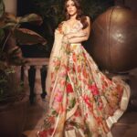 Alaya F Instagram - Be nice or leaf 😋🍃 Photographer @visualaffairs_va Styled by : @mohitrai with @shubhi.kumar assisted by @muskanduaaa Make up by @mitalivakil Hair by @hrishidoeshair Outfit : @rohitbalofficial Jewellery: @anmoljewellers