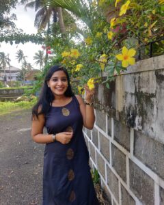 Alphy Panjikaran Instagram - Sunday Funday🖤🐝
@an._____u 📸

#picoftheday #happy #sunday #funday #instagram #photoshoot #friends #likefamily #explore #roaming #instagood #instadaily #reels #love #peace #loveyourlife #lol #kochi #kochidiaries #black #blacklove #weekend #special