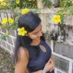 Alphy Panjikaran Instagram - Sunday Funday🖤🐝 @an._____u 📸 #picoftheday #happy #sunday #funday #instagram #photoshoot #friends #likefamily #explore #roaming #instagood #instadaily #reels #love #peace #loveyourlife #lol #kochi #kochidiaries #black #blacklove #weekend #special