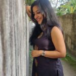Alphy Panjikaran Instagram - Sunday Funday🖤🐝 @an._____u 📸 #picoftheday #happy #sunday #funday #instagram #photoshoot #friends #likefamily #explore #roaming #instagood #instadaily #reels #love #peace #loveyourlife #lol #kochi #kochidiaries #black #blacklove #weekend #special