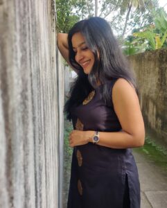 Alphy Panjikaran Instagram - Sunday Funday🖤🐝
@an._____u 📸

#picoftheday #happy #sunday #funday #instagram #photoshoot #friends #likefamily #explore #roaming #instagood #instadaily #reels #love #peace #loveyourlife #lol #kochi #kochidiaries #black #blacklove #weekend #special
