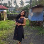 Alphy Panjikaran Instagram - Sunday Funday🖤🐝 @an._____u 📸 #picoftheday #happy #sunday #funday #instagram #photoshoot #friends #likefamily #explore #roaming #instagood #instadaily #reels #love #peace #loveyourlife #lol #kochi #kochidiaries #black #blacklove #weekend #special