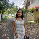 Alphy Panjikaran Instagram - Office Time 🙄😎🥳 Waiting for a cab 🚙 #office #infopark #kochi #softwareengineer #goingoffice #noworkfromhome #weekday #picoftheday #explore #love #yourlife #happiness #instagram #instagood #instadaily #professional #workfromoffice #artist #white #lol #women #life Infopark,Kakanad