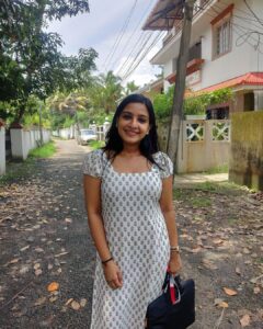 Alphy Panjikaran Instagram - Office Time 🙄😎🥳 Waiting for a cab 🚙 #office #infopark #kochi #softwareengineer #goingoffice #noworkfromhome #weekday #picoftheday #explore #love #yourlife #happiness #instagram #instagood #instadaily #professional #workfromoffice #artist #white #lol #women #life Infopark,Kakanad