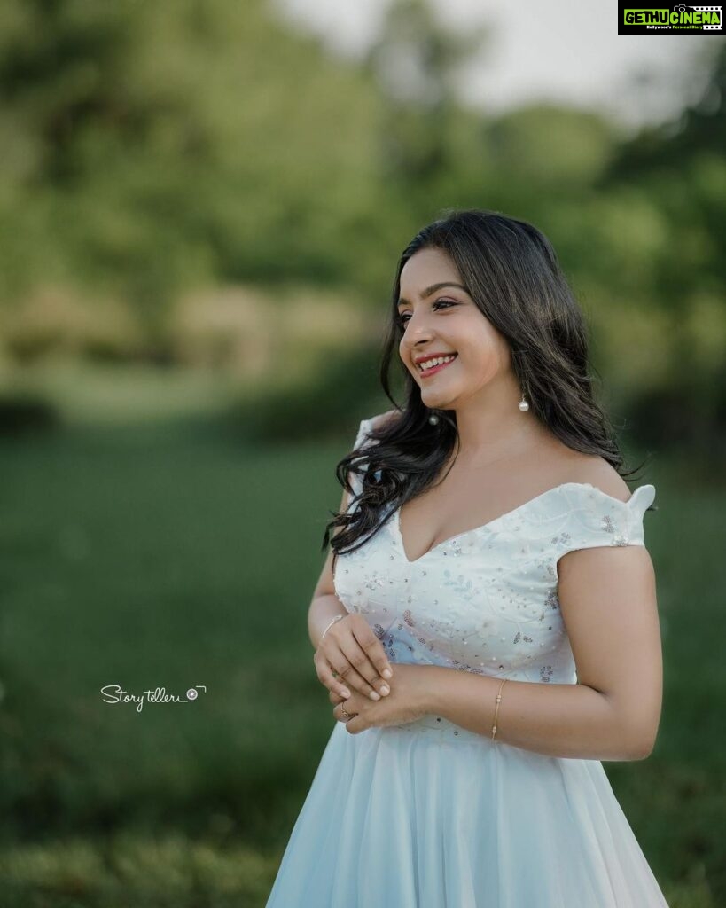 Alphy Panjikaran Instagram - @anu.scaria.couture 👗 @_story_telle__r 📸 @_arya_jithins_makeover 💄 #happines #white #love #photoshoot #photography