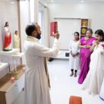 Alphy Panjikaran Instagram - Dream come true moment🤗🤗 Thanku my Appa, amma ,kunjaunti (my pillar support) ,Mathukutti uncle and my close Frnds who stood with me throughout this journey ❤️Saji, Babi, Sarath ,Zayanachechi, Anu #home #newbeginning #milestone #gratitude #thankugod #lifegoals Kakkanad, India