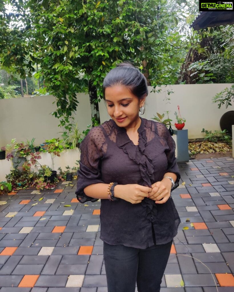 Alphy Panjikaran Instagram - There is no place like home❤️ PC: Amma😘 #picoftheday #home #piccourtesy #amma #mother #love #angamaly #angamalidiaries #home #weekend #saturday #family #familytime #life #happy #instagood #instagram #goodvibes #explore #peace #black #kochi #lol #loveyourlife #homesweethome #stayhome Angamaly
