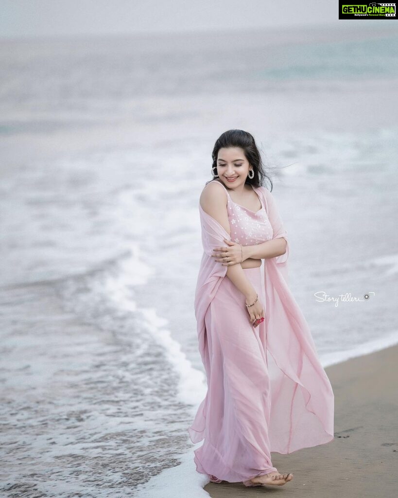 Alphy Panjikaran Instagram - All I need is a good dose of vitamin sea 🌊Thalassophile🐳🐬 PC: @_story_telle__r Mua: @_arya_jithins_makeover Costume: @anu.scaria.couture #picoftheday #sea #lover #thalassophile #weekday #explore #love #yourlife #happiness #instagram #instagood #instadaily #artist #actress #women #life #travel #travelphotography #kochi #kochidiaries #lol #costume #travelgram #loveyourlife #happy #sealover