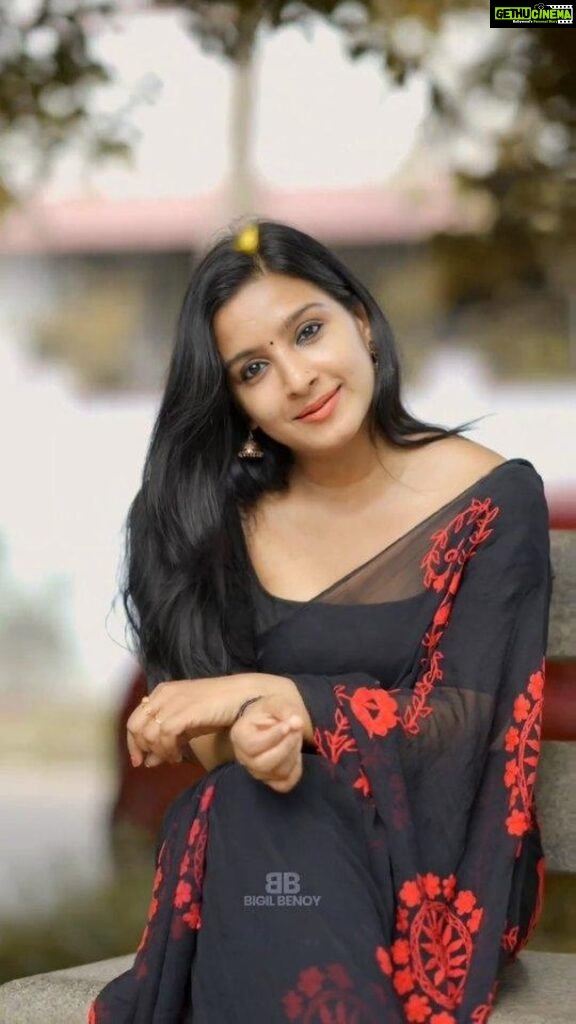 Alphy Panjikaran Instagram - Actress @alphy_panjikaran Dop @bigil.benoy #alphypanjikaran #bigilbenoy #mallureels #tamilreels #aradhya
