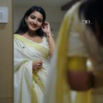 Alphy Panjikaran Instagram - Be Happy 🤗🤗 Life is a balance of holding on and letting go @rahulphotoshoot 📸 #onam #neverending #celebrations #loveyourself #saree #love #happy #instagram #instadaily