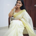 Alphy Panjikaran Instagram - Be Happy 🤗🤗 Life is a balance of holding on and letting go @rahulphotoshoot 📸 #onam #neverending #celebrations #loveyourself #saree #love #happy #instagram #instadaily