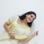 Alphy Panjikaran Instagram - Be Happy 🤗🤗 Life is a balance of holding on and letting go @rahulphotoshoot 📸 #onam #neverending #celebrations #loveyourself #saree #love #happy #instagram #instadaily