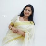 Alphy Panjikaran Instagram - Be Happy 🤗🤗 Life is a balance of holding on and letting go @rahulphotoshoot 📸 #onam #neverending #celebrations #loveyourself #saree #love #happy #instagram #instadaily
