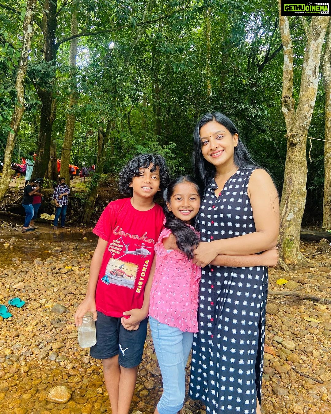 Alphy Panjikaran Instagram - Happy Birthday Devutty🎂❤️😘 @devanandha.malikappuram #birthday #special #birthdaygirl #10thbirthday #malikappuram #movie #memories #happiness #instagood #instagram #instadaily #goodvibes #lol #explore #malikappurammovie #kallu #roaming #wishes #celebration #happy