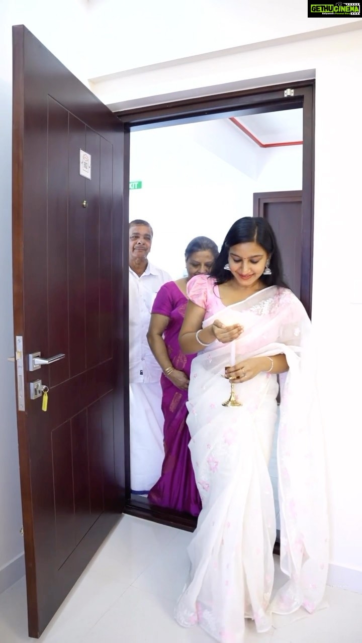 Alphy Panjikaran Instagram - Happiness❤️❤️ Thanku for this video @lal_weddings 📸 #happiness #new #home #flat #kochi #life #newbeginning #peace #selflove #loveyourlife #thankugod #thankuparents #instagram #reels Kakkanad, India