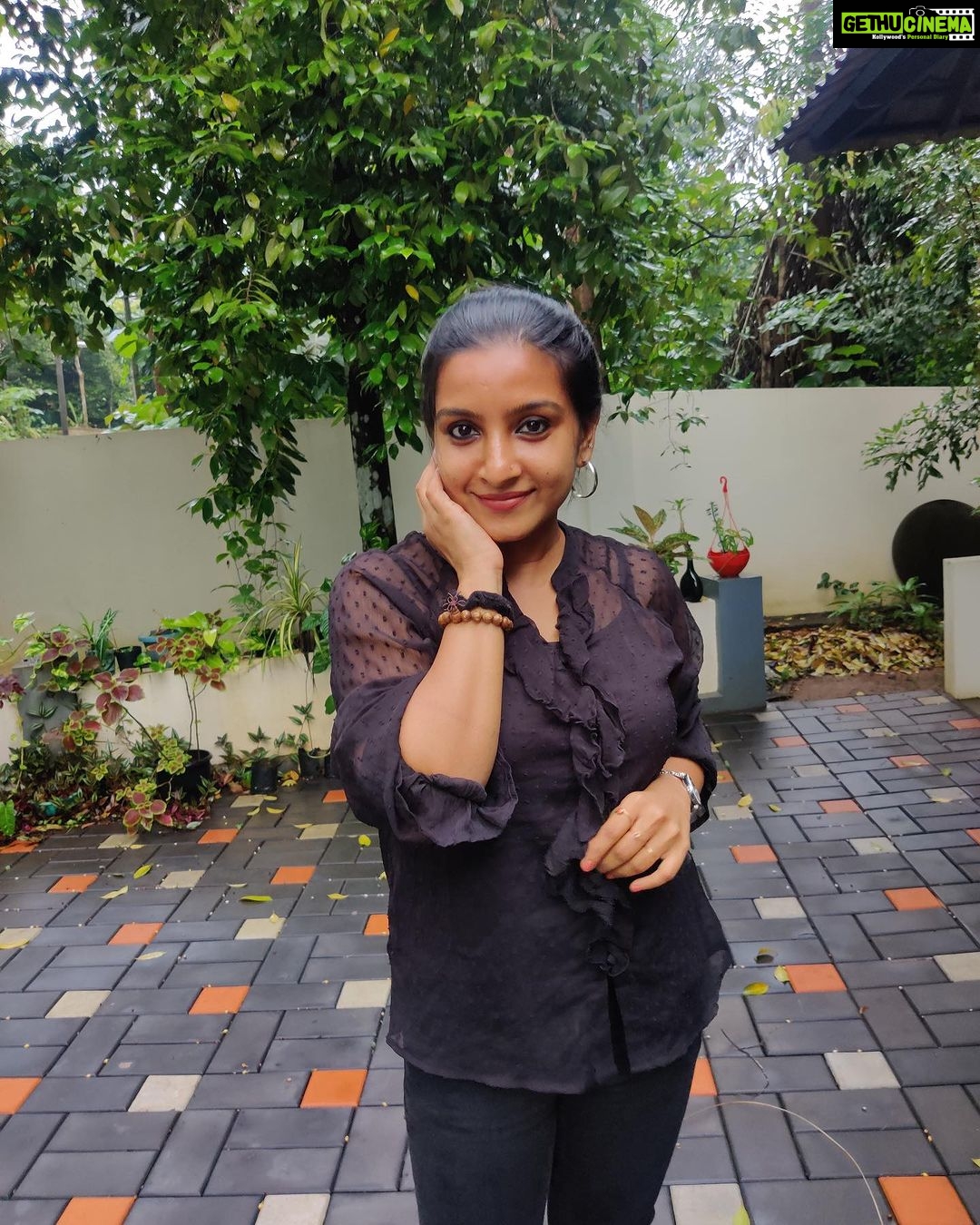 Alphy Panjikaran Instagram - There is no place like home❤️ PC: Amma😘 #picoftheday #home #piccourtesy #amma #mother #love #angamaly #angamalidiaries #home #weekend #saturday #family #familytime #life #happy #instagood #instagram #goodvibes #explore #peace #black #kochi #lol #loveyourlife #homesweethome #stayhome Angamaly