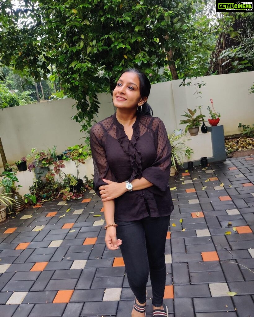 Alphy Panjikaran Instagram - There is no place like home❤️ PC: Amma😘 #picoftheday #home #piccourtesy #amma #mother #love #angamaly #angamalidiaries #home #weekend #saturday #family #familytime #life #happy #instagood #instagram #goodvibes #explore #peace #black #kochi #lol #loveyourlife #homesweethome #stayhome Angamaly