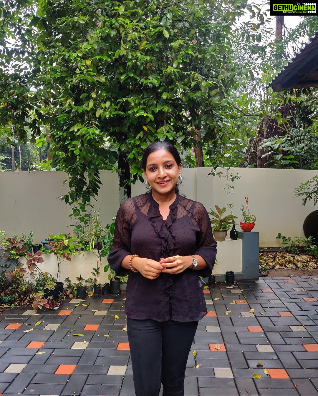 Alphy Panjikaran Instagram - There is no place like home❤️ PC: Amma😘 #picoftheday #home #piccourtesy #amma #mother #love #angamaly #angamalidiaries #home #weekend #saturday #family #familytime #life #happy #instagood #instagram #goodvibes #explore #peace #black #kochi #lol #loveyourlife #homesweethome #stayhome Angamaly