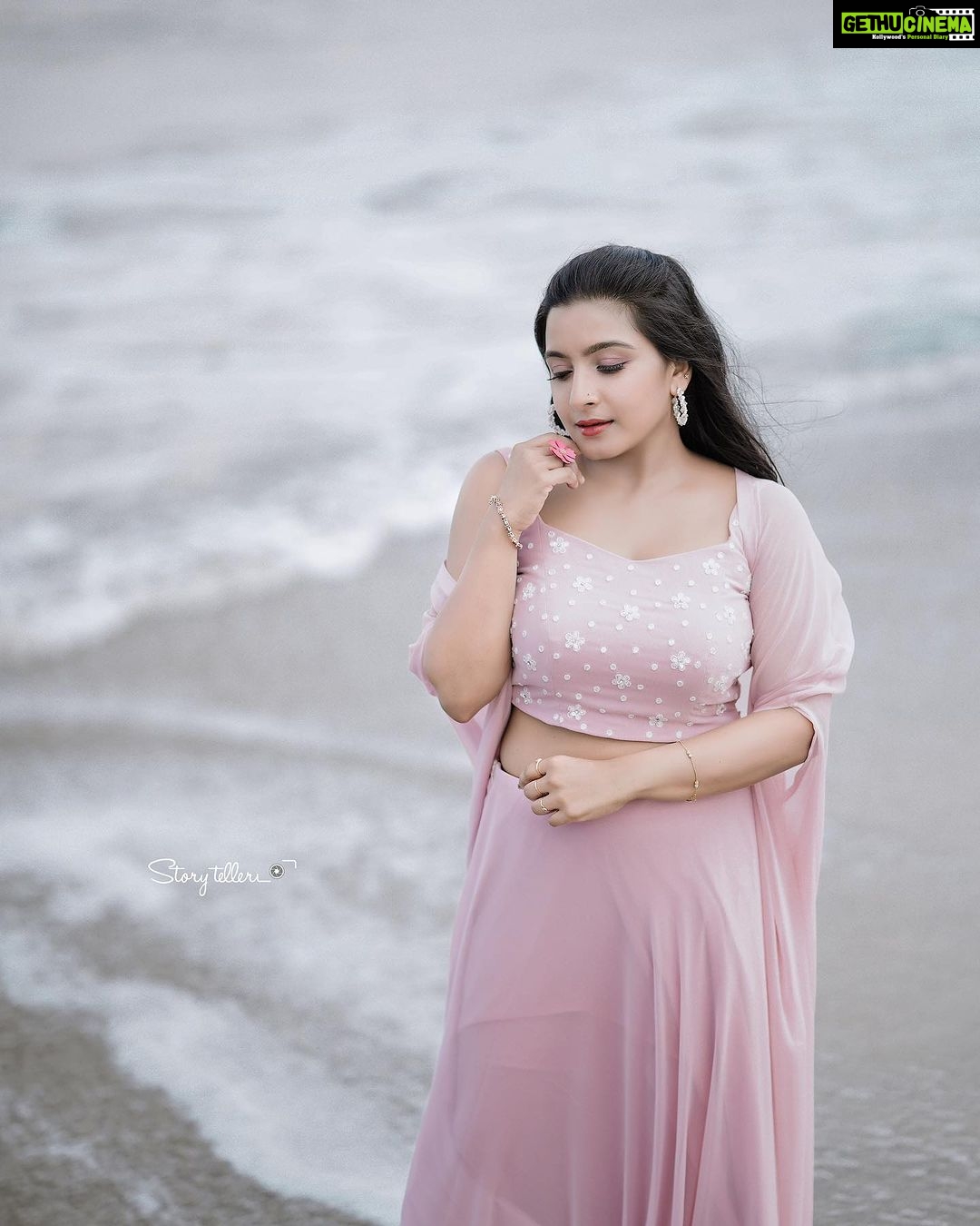 Alphy Panjikaran Instagram - All I need is a good dose of vitamin sea 🌊Thalassophile🐳🐬 PC: @_story_telle__r Mua: @_arya_jithins_makeover Costume: @anu.scaria.couture #picoftheday #sea #lover #thalassophile #weekday #explore #love #yourlife #happiness #instagram #instagood #instadaily #artist #actress #women #life #travel #travelphotography #kochi #kochidiaries #lol #costume #travelgram #loveyourlife #happy #sealover