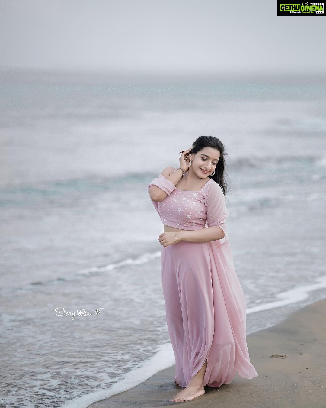 Alphy Panjikaran Instagram - All I need is a good dose of vitamin sea 🌊Thalassophile🐳🐬 PC: @_story_telle__r Mua: @_arya_jithins_makeover Costume: @anu.scaria.couture #picoftheday #sea #lover #thalassophile #weekday #explore #love #yourlife #happiness #instagram #instagood #instadaily #artist #actress #women #life #travel #travelphotography #kochi #kochidiaries #lol #costume #travelgram #loveyourlife #happy #sealover