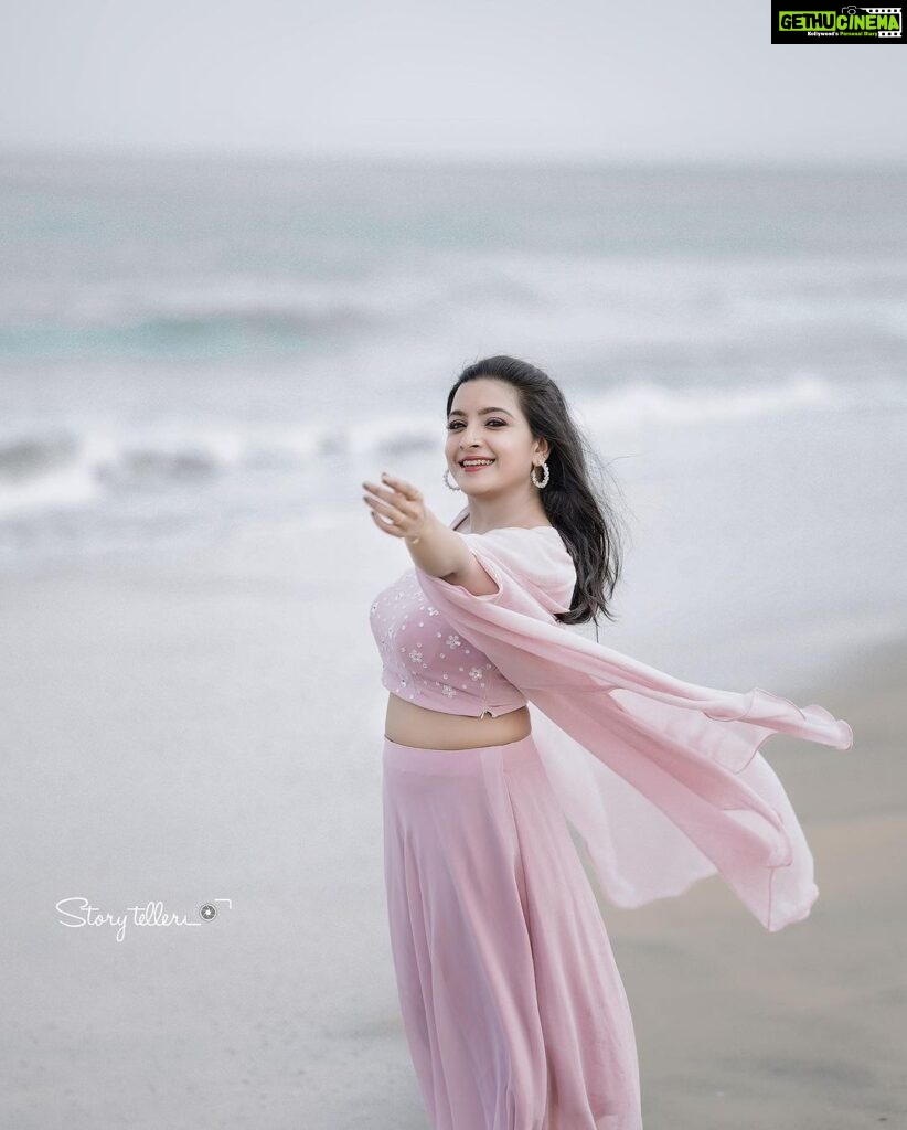 Alphy Panjikaran Instagram - All I need is a good dose of vitamin sea 🌊Thalassophile🐳🐬 PC: @_story_telle__r Mua: @_arya_jithins_makeover Costume: @anu.scaria.couture #picoftheday #sea #lover #thalassophile #weekday #explore #love #yourlife #happiness #instagram #instagood #instadaily #artist #actress #women #life #travel #travelphotography #kochi #kochidiaries #lol #costume #travelgram #loveyourlife #happy #sealover