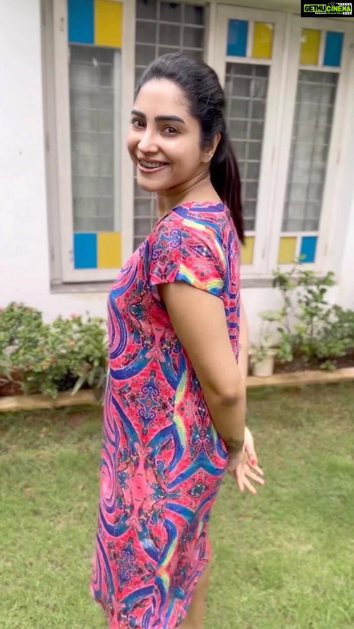 Ameya Mathew Instagram - ലേ ചലോ മുജെ…! @kirankatticaran 😋👫😘 . Saree designed by Amma @stitchcraft_by_anitha @anitharoy64 ❤️ 💄 Myself !😁 . #beforeandafter #reelsinstagram #reelitfeelit #sareelove #❤️ Kochi, India