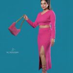 Ameya Mathew Instagram - പണ്ട് ‘I’m a Barbie Girl’ എന്ന പാട്ട് ടിവിയിൽ കാണുമ്പോൾ ''അമ്പമ്പാടി ഡിസ്കമ്പാടി’’ എന്ന് പാടി കൊണ്ട് നടന്ന ഞാൻ , ഇന്ന് ഒരു ബാർബി ഫോട്ടോഷൂട്ട് ചെയ്തപ്പോൾ…😋🙊👻🤓💕🎀👛 NB: ബാർബിയുടെ footwear അല്പം വലുതായിപ്പോയി Guys !😬 #barbie #barbiegirl #dollphotography #💖 . Photographer @gokul.mindstories Outfit n’ Accessoires @western_lady_ MUA @renusbridalstudio Studio @maxxocreative Kochi, India