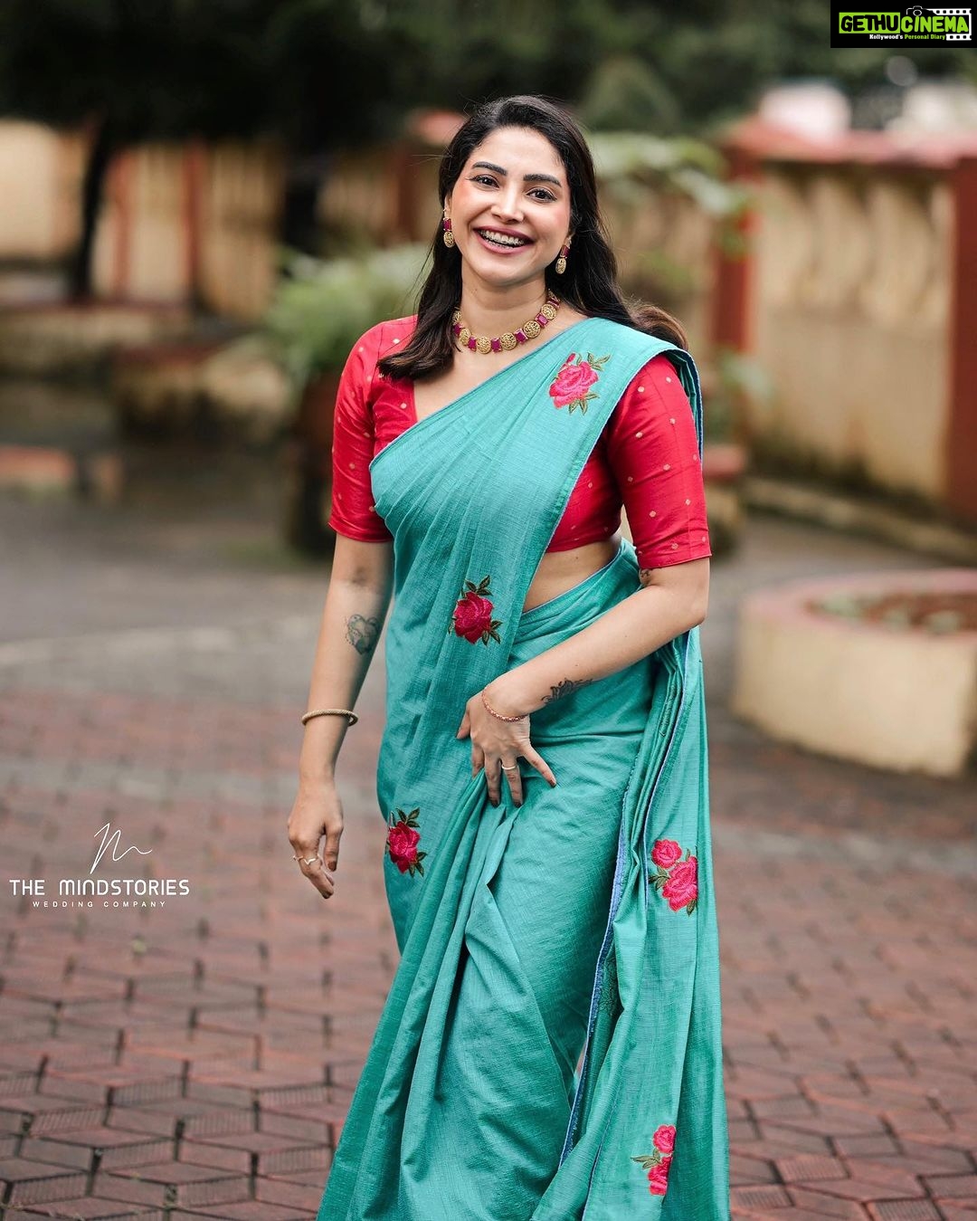 Ameya Mathew Instagram - മുഹറം ആശംസകൾ…🌙💫✨🌟🕊️ . Saree designed by my Amma @stitchcraft_by_anitha @anitharoy64 📸 @gokul.mindstories Thodupuzha, India