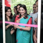 Ameya Mathew Instagram - വിജയത്തിൻ്റെ അടുത്ത ഘട്ടത്തിലേക്ക് കടന്ന റീനുവിന് അഭിനന്ദനങ്ങൾ. തൊടുപുഴ പ്രവർത്തിച്ചുവരുന്ന Grace Dental Care ഇപ്പോൾ Facial Aesthetic Centre ആയിട്ട് expand ചെയ്തിരിക്കുകയാണ്. ഈ നേട്ടത്തിൽ ഒരുപാട് സന്തോഷവും, അതിലുപരി ഞാൻ അഭിമാനിക്കുകയും ചെയ്യുന്നു... @gracedentalcarethodupuzha 👏🏻🤩✨❤️ . Saree designed by my Amma @stitchcraft_by_anitha 😘 📸 @gokul.mindstories Thodupuzha, India