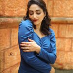 Ameya Mathew Instagram - നീലത്താമരേ പുണ്യം ചൂടിയെൻ ധന്യമാം തപസ്സിൽ…💙🦋😁 . 📸 @robin_fotografia 💄 @soniyamakeoverstudio 📍 @kalpadiyil Trivandrum, India