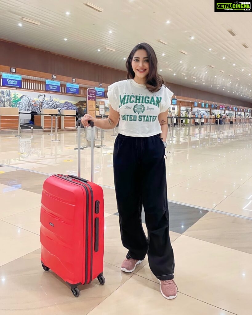 Ameya Mathew Instagram - നമ്മ ഊര് ബംഗളൂരു…! ✈ 🤩. . 📸 @kirankatticaran 😘 Kempegowda International Airport, Bangalore