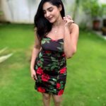 Ameya Mathew Instagram - ഓൺലൈനായി വാങ്ങിയ ഡ്രസ്സ് ഫിറ്റാണോ എന്നറിയാൻ ഇട്ടു നോക്കുന്ന ലെ ഞാൻ ! 👗👧🏻😋🤓😁😌 . 📸 Amma 😘 Kochi, India