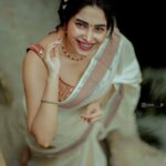 Ameya Mathew Instagram - എല്ലാവർക്കും എന്റെ ഹൃദയം നിറഞ്ഞ ശ്രീ കൃഷ്ണ ജയന്തി ആശംസകൾ. ✨💫 . Photography @jinu____jk Blouse @jishnuandvishnu Makeup @soniyamakeoverstudio Location @kalpadiyil #picoftheday #beingtraditional #❤️ Trivandrum, India