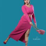 Ameya Mathew Instagram - പണ്ട് ‘I’m a Barbie Girl’ എന്ന പാട്ട് ടിവിയിൽ കാണുമ്പോൾ ''അമ്പമ്പാടി ഡിസ്കമ്പാടി’’ എന്ന് പാടി കൊണ്ട് നടന്ന ഞാൻ , ഇന്ന് ഒരു ബാർബി ഫോട്ടോഷൂട്ട് ചെയ്തപ്പോൾ…😋🙊👻🤓💕🎀👛 NB: ബാർബിയുടെ footwear അല്പം വലുതായിപ്പോയി Guys !😬 #barbie #barbiegirl #dollphotography #💖 . Photographer @gokul.mindstories Outfit n’ Accessoires @western_lady_ MUA @renusbridalstudio Studio @maxxocreative Kochi, India