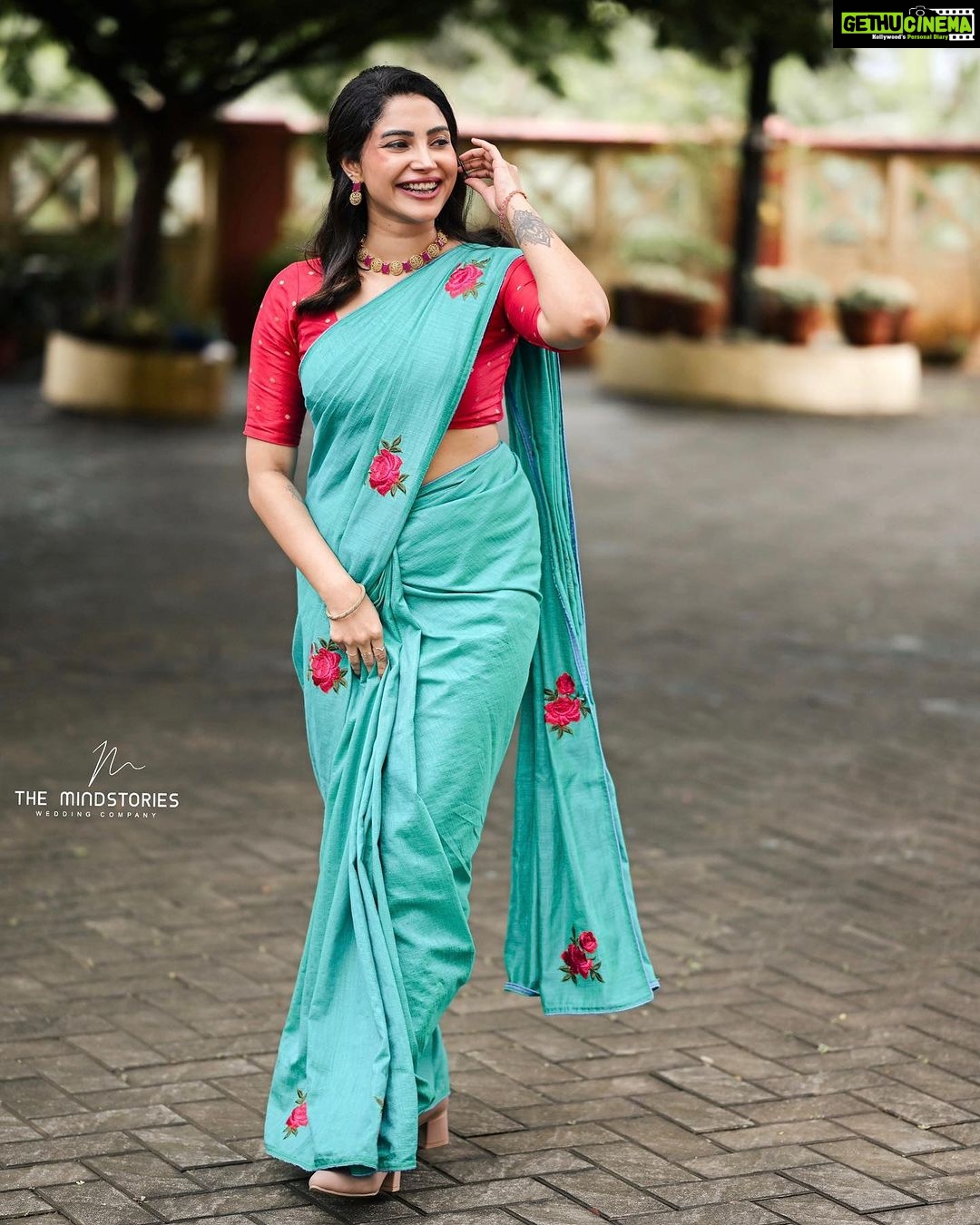 Ameya Mathew Instagram - മുഹറം ആശംസകൾ…🌙💫✨🌟🕊️ . Saree designed by my Amma @stitchcraft_by_anitha @anitharoy64 📸 @gokul.mindstories Thodupuzha, India
