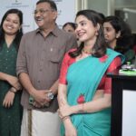 Ameya Mathew Instagram - വിജയത്തിൻ്റെ അടുത്ത ഘട്ടത്തിലേക്ക് കടന്ന റീനുവിന് അഭിനന്ദനങ്ങൾ. തൊടുപുഴ പ്രവർത്തിച്ചുവരുന്ന Grace Dental Care ഇപ്പോൾ Facial Aesthetic Centre ആയിട്ട് expand ചെയ്തിരിക്കുകയാണ്. ഈ നേട്ടത്തിൽ ഒരുപാട് സന്തോഷവും, അതിലുപരി ഞാൻ അഭിമാനിക്കുകയും ചെയ്യുന്നു... @gracedentalcarethodupuzha 👏🏻🤩✨❤️ . Saree designed by my Amma @stitchcraft_by_anitha 😘 📸 @gokul.mindstories Thodupuzha, India