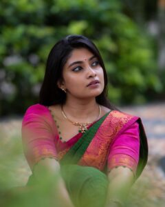Ammu Abhirami Instagram - ✨விநாயகர் சதுர்த்தி வாழ்த்துக்கள்✨

📸: @camcrowphotographi 
Saree: @studiovirupa 
Jewellery: @made_for_hers