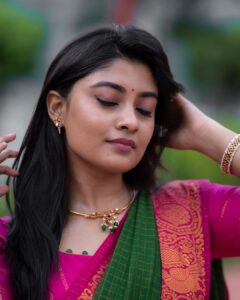 Ammu Abhirami Instagram - ✨விநாயகர் சதுர்த்தி வாழ்த்துக்கள்✨

📸: @camcrowphotographi 
Saree: @studiovirupa 
Jewellery: @made_for_hers