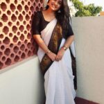 Ammu Abhirami Instagram – 🤍🖤🤍

Saree @studiovirupa 
Jumkas @made_for_hers