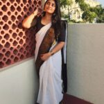 Ammu Abhirami Instagram – 🤍🖤🤍

Saree @studiovirupa 
Jumkas @made_for_hers