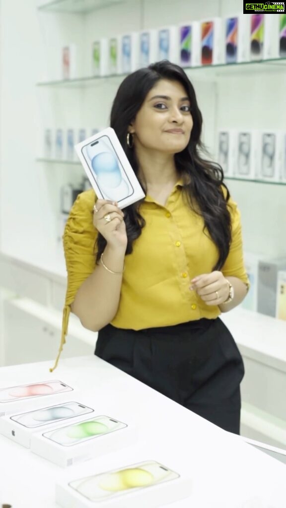 Ammu Abhirami Instagram - Happy to launch the new iPhone 15 series at Sathya showroom. With all the exciting offers and prizes I wasted no time and purchased mine right away…Head to your nearest Sathya showroom and get yourself the new iPhone 15 series with amazing offers! Digital PR @shoutout_campus #sathyaagencies #sathyaretail #iphone #iphone15 #apple #phoenixmarketcitychennai