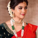 Amritha Aiyer Instagram – Beautiful actress @amritha_aiyer innate sense of style effortlessly enhances the beauty of our jewellery, leaving us in the awe. 

Embrace the fusion of tradition and style 💫✨

Whether it’s a red-carpet event or a special celebration, this ensemble will make you shine like a star. Get ready to turn heads and steal the spotlight with Fine Shine’s Fusion Kundan Designer Set! ⭐

Actress: @amritha_aiyer 
Shot by @ngrnandha 
Jewelry @fineshinejewels 
Saree & blouse: @ashirahbydiadem @diademstore.in  @sameerabegum
Makeup @jiyamakeupartistry 
Hairdo @mani_stylist_ 
Saree drape: @manisareedrapist1
Styled by @indu_ig 
.
.
.
#FusionKundanDesignerSet #spotlight #kundandesign #kundanset #kundanjewellery #TraditionalJewellery #wedding #tradition #ethinic #fusionstyle #fashion #bridalJewellery #RentalJewellery #celebrityclicks #actress #amrithaiyer #NewCollection #trending #Fineshine #chennai