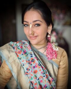 Anagha Bhosale Instagram - When daddy is your photographer 🙈 
#marathimulgi #ganeshchaturthi2023