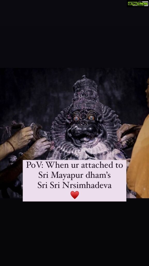 Anagha Bhosale Instagram - Just by taking the lord’s Darshan one can purify oneself, please everyone take Darshan Just soo attached to Mayapur’s Narsimha devji 🥹♥🦚 #narsimhadev #abhishekam
